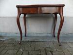 Konsoltisch / um 1880 / Nußbaum / aufklappbar / 380 Euro 
