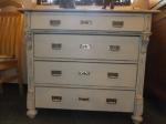 Kommode / restauriert auf Shabby-Chic