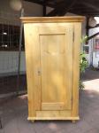 zierlicher Weichholzschrank / um 1880 / H 160 x B85 x T44 / 345 Euro