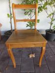 4 Biedermeierstühle / Nußbaum / zusammen 220 Euro