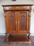 Vertiko / Jugendstil / Nußbaum / gute Qualität / Berliner Stadtmöbel / 950 Euro