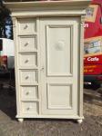 Brotschrank / Prag um 1910 / 580 Euro 