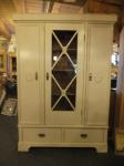 Bücherschrank / cremeweiß /siebenfach lackiert / auf Shabby Chic restauriert / B126 x H186 x T42