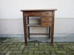 Nähtischchen / Eiche / um 1920 / 120 Euro