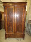 Gründerschrank / Nußbaum / 280 Euro