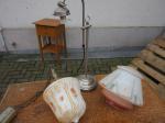 Lampen und Tischchen